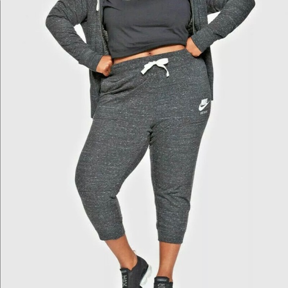 Nike Pants - Nike Sportswear Vintage Capris 3X